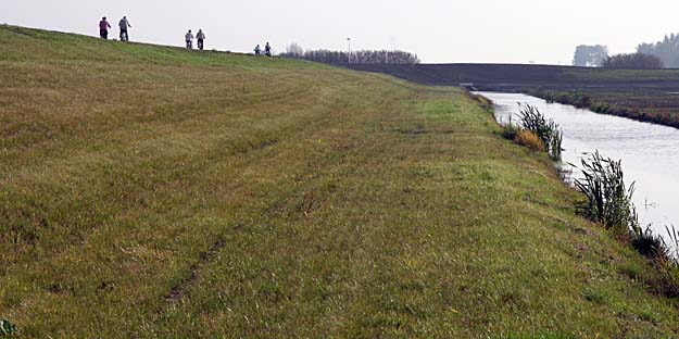 Woudse polder waterberging - het nieuwe fietspad op de dijk